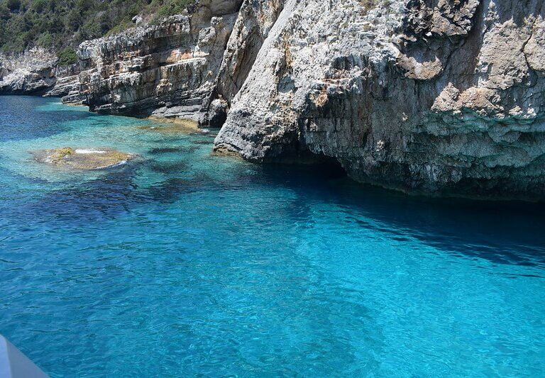 Exploring Paxoi